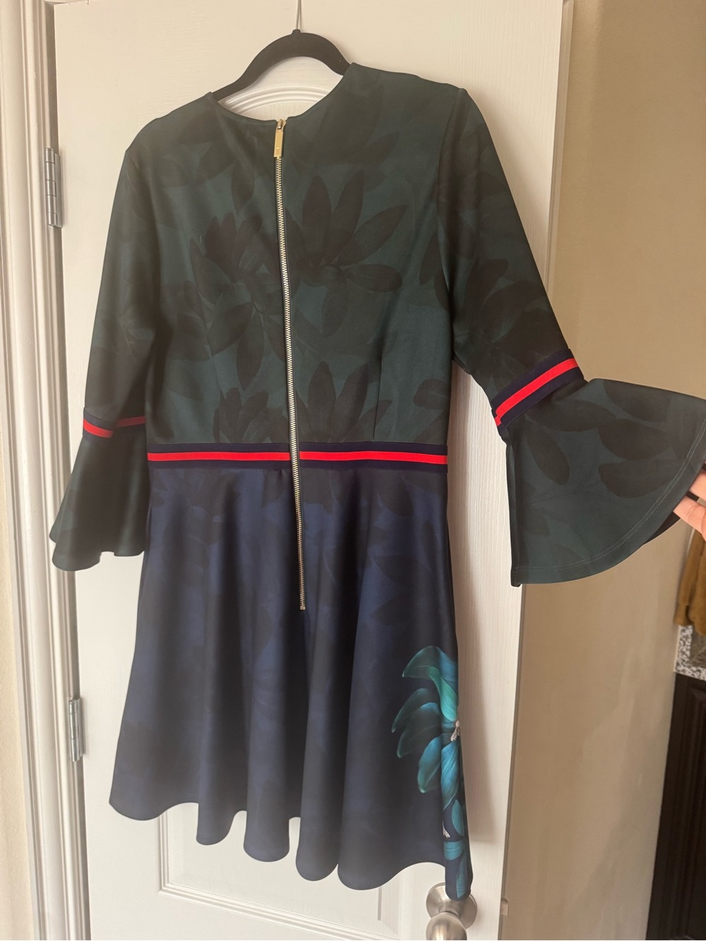 Size 4 Ted Baker Dark Green Bee-Embellished Round Neck Dress - Picture 3 of 4